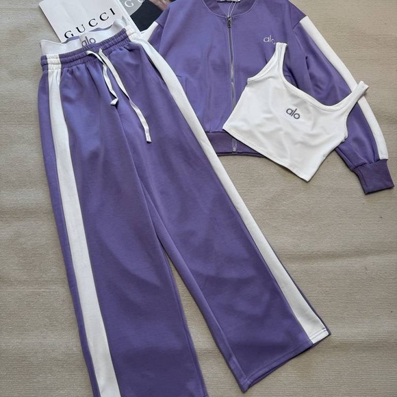 ALO Yoga Lavender and White Women's Jogger Set - Picture 4 of 6